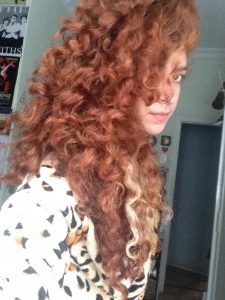 O cabelo estava com essas ondinhas porque eu tinha feito trança (como você pode ver na outra foto!)